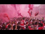 Les fans d’Arsenal envahissent Londres pour le défilé de la victoire