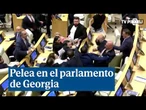 Pelea a puñetazos en el Parlamento de Georgia
