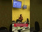 Consigliera regionale del M5s si "rolla" una canna in Aula