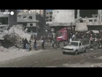 A Khan Yunis camion di aiuti presi d'assalto dai palestinesi, mentre il cessate il fuoco regge