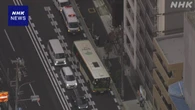東京 江東区 鉄骨がバスにぶつかる 乗客3人けがか