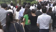 母親が働く世帯は81％超に 過去最高
