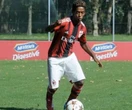 "Il colore della mia pelle...". Calciatore 20enne suicida