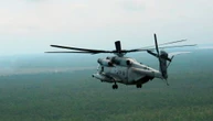 Otto morti, elicotteri e aereo distrutti. Disastro Usa per liberare gli ostaggi in Iran