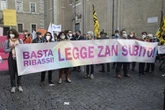 Via la censura e il nodo scuola. Ecco la "contro-legge" leghista