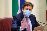 "Presto via la mascherina". Ma Ema avverte: "Attenti"