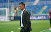 Maldini e l'applauso di tutto il tifo rossonero per come ha messo Gigio... alla porta