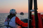 1215 migranti in un giorno. E Msf vuol portarcene altri 410