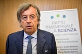 "Nausea dei virologi in tv", "Non tutti uguali": lite tra Muccino e Burioni