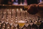 Ferrari, Santero, Moscato ma non solo: ecco i 5 vini spumante per il brindisi delle feste