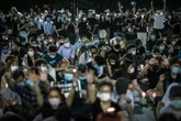 Osborne fa politica e cadaveri misteriosi nella Hong Kong delle proteste di piazza