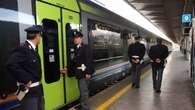 Giovanissimi e senza biglietto vandalizzano treno per Lodi