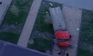 Эвакуатор снес автобусную остановку в Астане: момент ДТП попал на видео