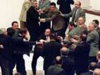 Жесткая драка депутатов произошла в парламенте Турции (ВИДЕО)