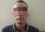 Голого мужчину привязали к дереву и чуть не отрезали половой орган