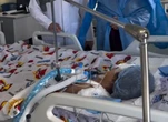 Глава Минздрава посетила детей, пострадавших при ДТП в области Абай
