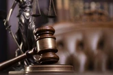 Двух судей Верховного суда освободили от должностей