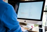 Интерес казахстанок к IT растет, но мужчинам по-прежнему платят больше