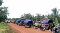 Туристы в панике бегут с юга Таиланда - бои все ближе к морю