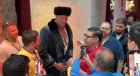 "Цыганского короля" нарядили в чапан в Стамбуле