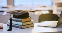 Чиновники массово уходят в отставку из-за лжи о высшем образовании