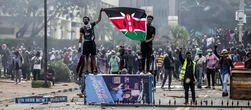 Полиция открыла огонь по протестующим в Кении