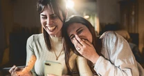 英語で「冗談だよ！」と言いたいときは？  覚えておくと役立つ英語表現