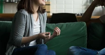 「聞く」ことが苦手なグレーゾーンの人はこうしよう！　座る位置や見る場所で格段に変わる”印象づけ”とは？
