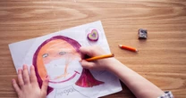 切り貼りやお絵描きが楽しい！子どもの表現を大切にして創造力を育もう