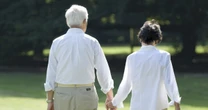 「ストーカー化した80代男性」にドイツ人が”まさか”の反応…日本ではあり得ないドイツの驚きの「老い」事情