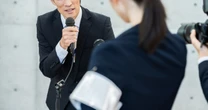 「嫌な奴が来た」と思われると取材意欲が涌く…”NG記者”鈴木エイトが長年実践する、忖度なしの「ごり押し取材手法」
