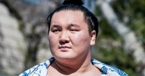 白鵬退職で高笑い！照ノ富士親方の「ひとり勝ち」と伊勢ヶ濱親方の禁じ手「借株再雇用」