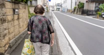 目を離した一瞬のスキに…認知症の人の徘徊、行方不明や事故につながる恐れも