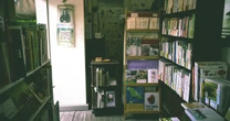 東京都小平市の植物専門書店「草舟あんとす号」で出会う、癒しの本と暮らしのヒント
