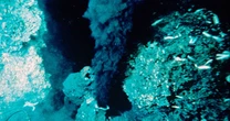 最初の生命はどこで生まれたのか？「海底熱水説」唯一最大の弱点「ウォーター・パラドックス」を解決する新説とは