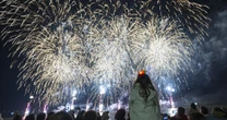 なんと「花火」が安全距離より遠くの「車を破壊」した！じつは「めずらしくない」花火大会の「事故」！