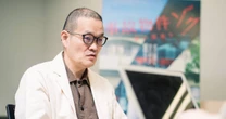 「Snow Man・渡辺翔太はホラー向きの顔」…中田秀夫監督が語る『事故物件ゾク 怖い間取り』の舞台裏