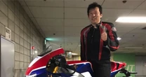 《新宿タワマン刺殺事件》25歳女性を殺害した52歳の被告が、「借金地獄」に陥ってまで追い求めた「結婚という夢」【初公判傍聴記】