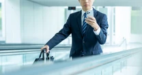 年収1500万円以上と300万円未満で「海外渡航経験」はどれほど違うか「移動格差」の実態