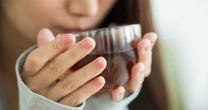 知らずに飲むと肝臓がボロボロに…酒よりも肝臓を衰えさせる「意外な飲み物」があった！