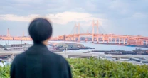 半ば幻の「二代目横浜駅」に導かれて…横浜の街を描く島口大樹の新作『ソロ・エコー』