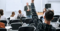 いまや「ChatGPTを内緒で使う」のは学生ではなく教師…！米国の大学教授が生成AIでつくった「手抜き」講義資料に、学生が激怒するワケ