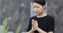 【葬儀費用】母の死から立ち直れない26歳娘に「57万円の追加請求」は防げなかったのか？遺族と葬儀社に求められること