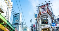 一風変わった「洒落たヤミ商店」で賑わっていた、戦後の港区・新橋…じつは東京を代表する巨大な「ヤミ市」があった！