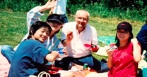 尾崎豊の息子・裕哉の歌声を聞いた尾崎繁美が11年ぶりに「日本に戻ろう」と決意するまで