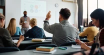 中国で学生による「逆パワハラ」が流行している…年長者へのリスペクトをなくした「若者たちの衝撃の行動」