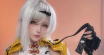「挑発的な誘惑ポーズが破壊力バツグン…」中国美女コスプレイヤー・千葉チュチュ《太もも全開の戦闘服スタイル》に絶賛の声