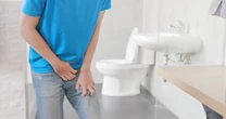がまんできない強い尿意を覚えたら…「過活動膀胱」男女別の原因を解説！