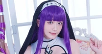 「清純キャラのフェルンが過激すぎる…！」香港美女コスプレイヤーが魅せる《網タイツ×ガーターベルトの鉄板コラボ》に理性大崩壊