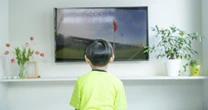 「つけっぱなしテレビ」にさらされた子どもは「他人の気持ちを感じにくくなる」という衝撃的な事実